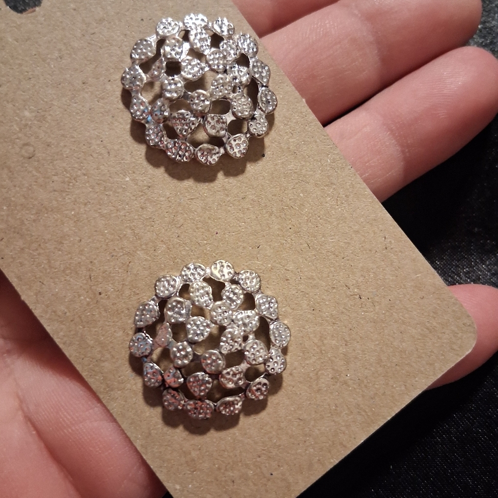 Buttons Silver Floral Brooch Set